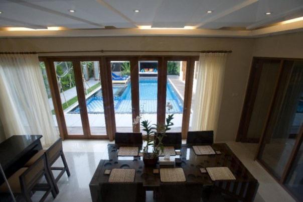 Villa Travis Seminyak  Luaran gambar